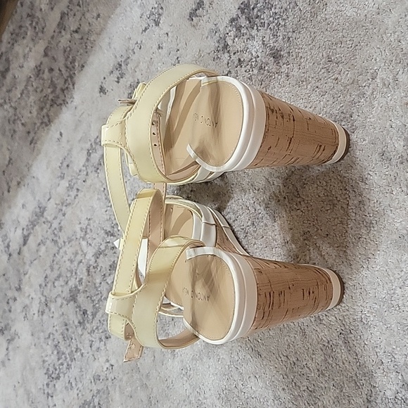 New Women's Wedge heel shoes - Picture 3 of 5